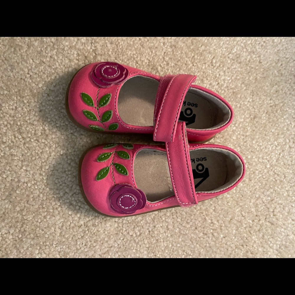 Cute pink leather mar jane shoes with floral detail . Sz 5 brand See Kai Run